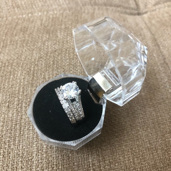 New gorgeous engagement Ring size 8 - Picture 4 of 6